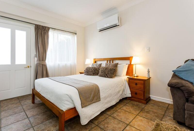 Inn The Tuarts Guest Lodge Busselton Accommodation - Adults Only Zewnętrze zdjęcie
