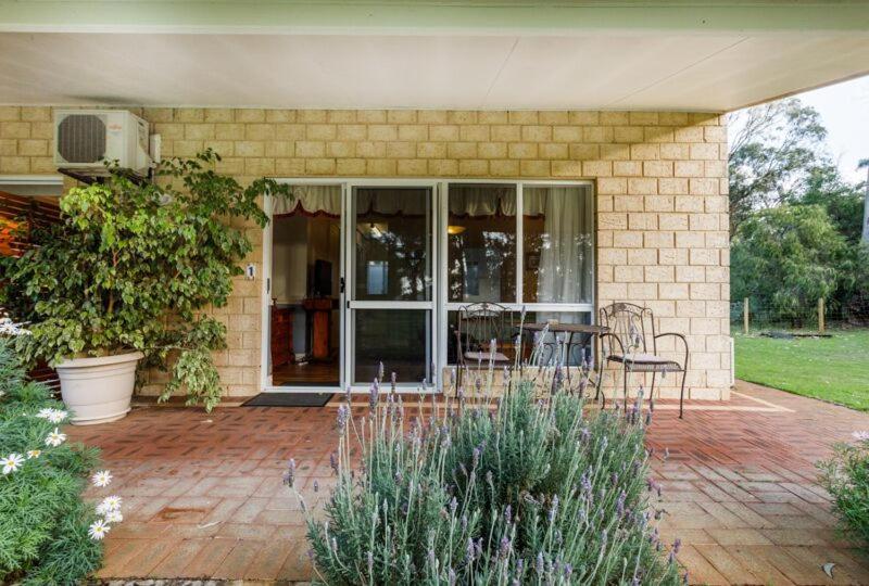 Inn The Tuarts Guest Lodge Busselton Accommodation - Adults Only Zewnętrze zdjęcie