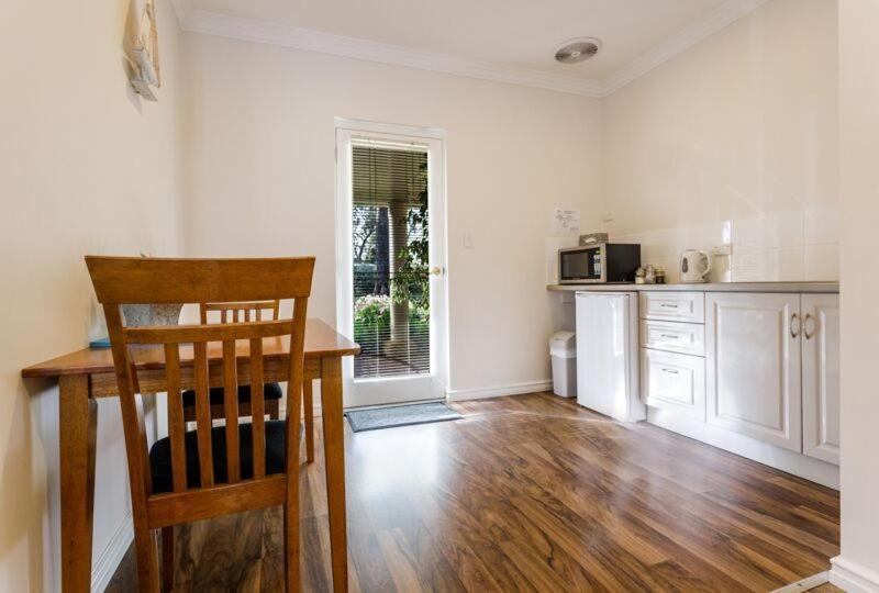 Inn The Tuarts Guest Lodge Busselton Accommodation - Adults Only Zewnętrze zdjęcie